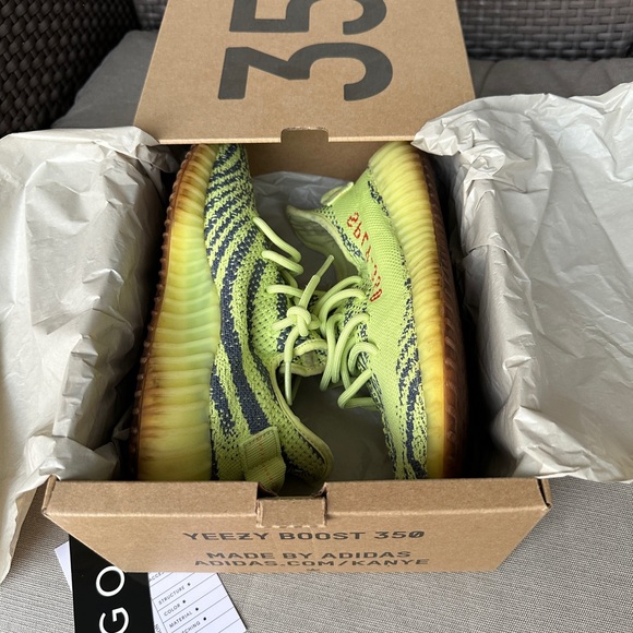 Yeezy Boost 350 V2 in Green. Size US 6 or 38 2/3. Authentic. main image 4